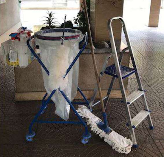 Features split top 01